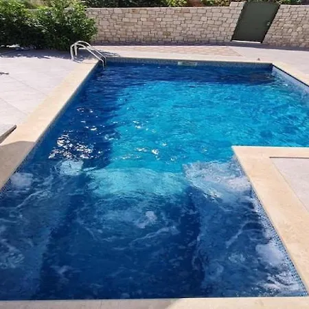 Luxury Ani - Three Bedroom With Terrace And Swimming Pool *