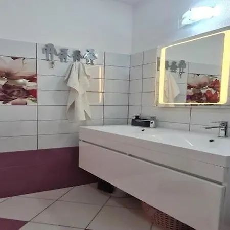 Luxury Ani - Three Bedroom With Terrace And Swimming Pool