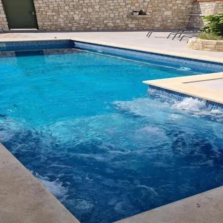 Luxury Ani - Three Bedroom With Terrace And Swimming Pool Apartment