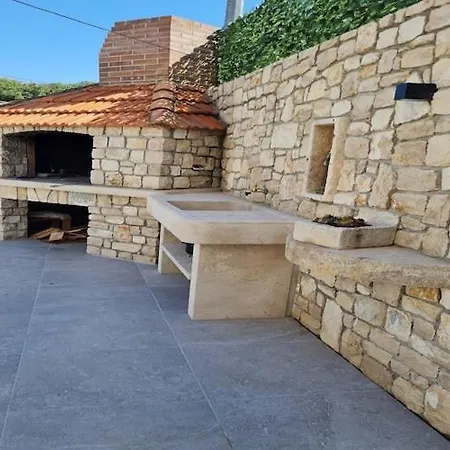 Luxury Ani - Three Bedroom With Terrace And Swimming Pool Sutivan
