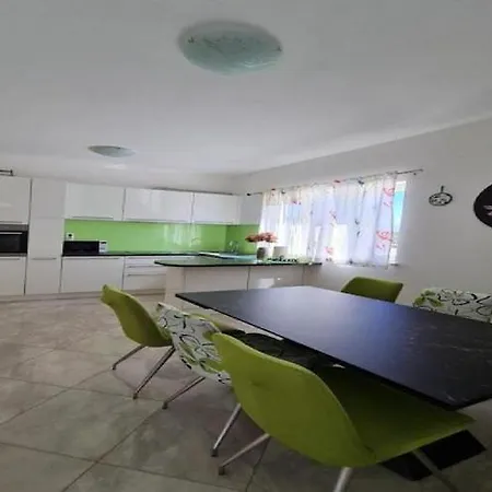 Apartment Luxury Ani - Three Bedroom With Terrace And Swimming Pool