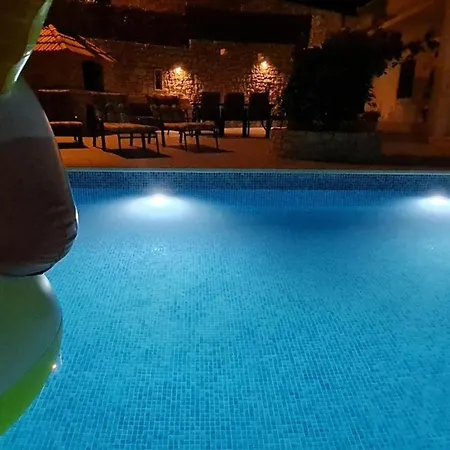 Luxury Ani - Three Bedroom With Terrace And Swimming Pool Sutivan