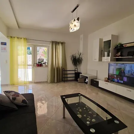 Apartment Luxury Ani - Three Bedroom With Terrace And Swimming Pool