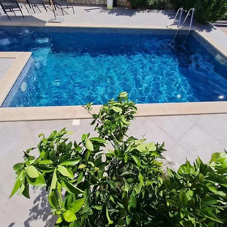 Apartment Luxury Ani - Three Bedroom With Terrace And Swimming Pool Sutivan